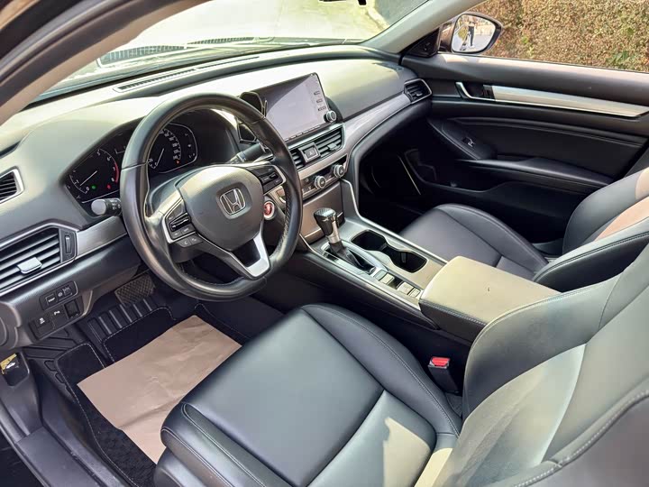 Фото 10 - Honda Accord