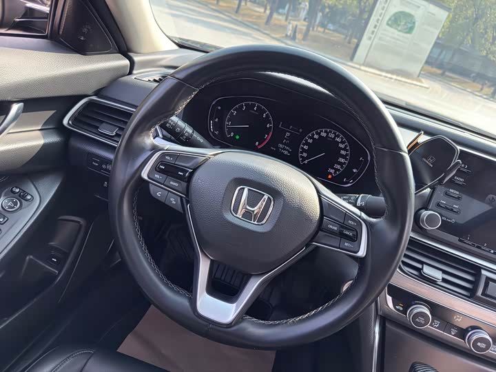 Фото 12 - Honda Accord