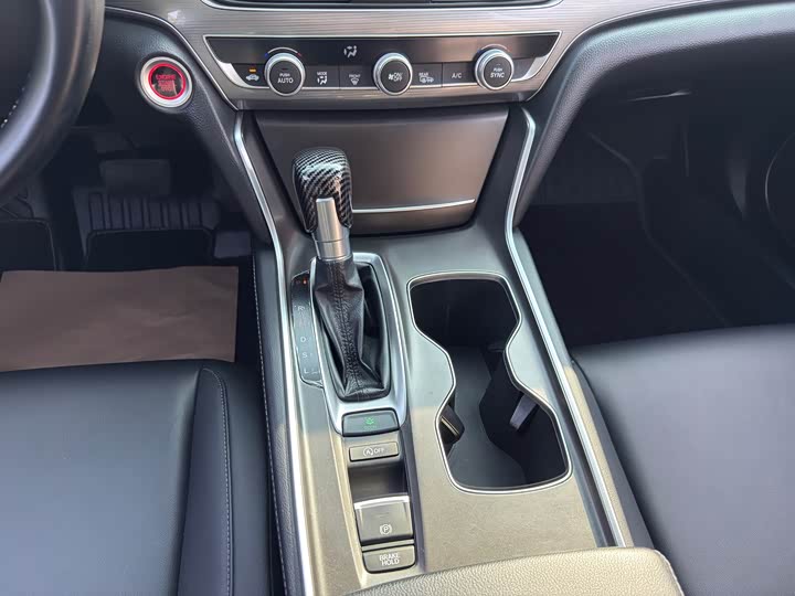 Фото 13 - Honda Accord