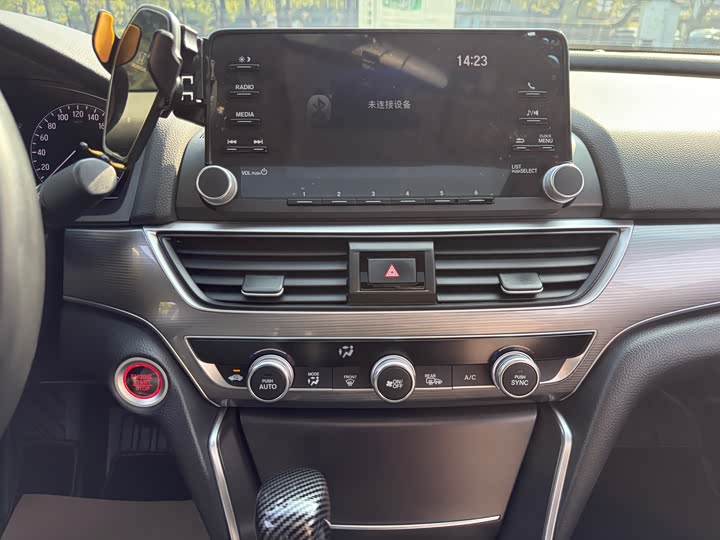 Фото 14 - Honda Accord