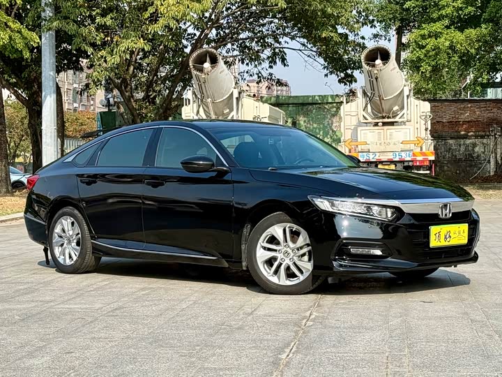 Фото 3 - Honda Accord