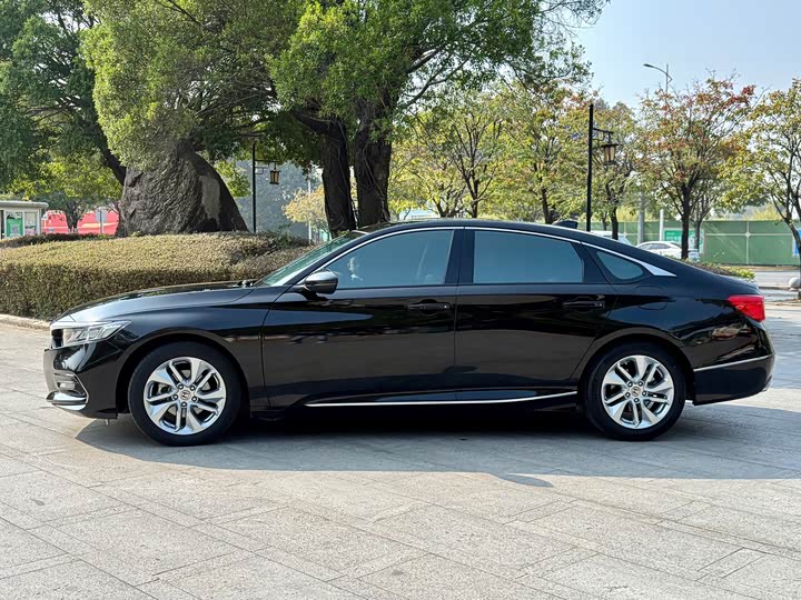 Фото 4 - Honda Accord