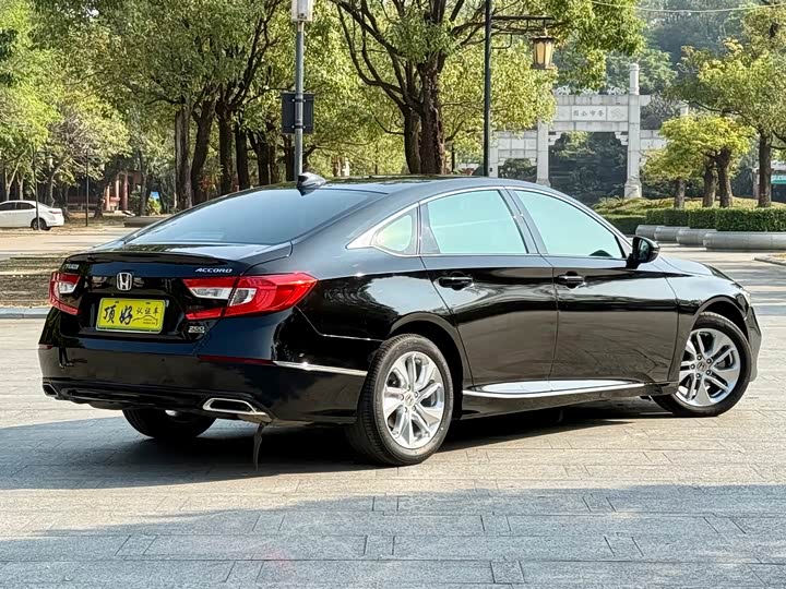 Фото 6 - Honda Accord