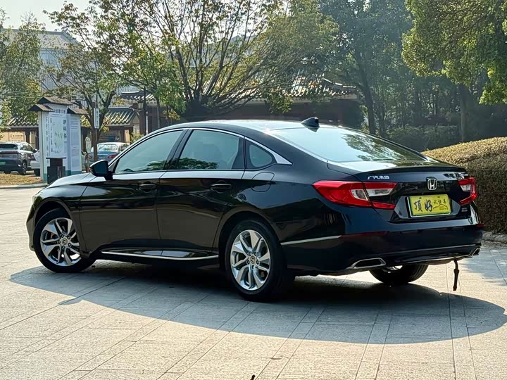 Фото 7 - Honda Accord