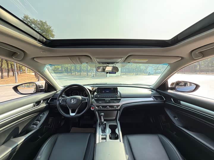 Фото 8 - Honda Accord