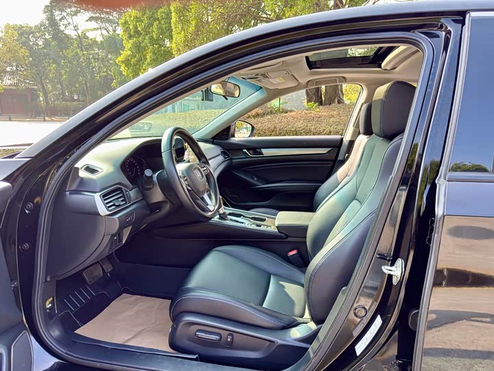 Фото 9 - Honda Accord