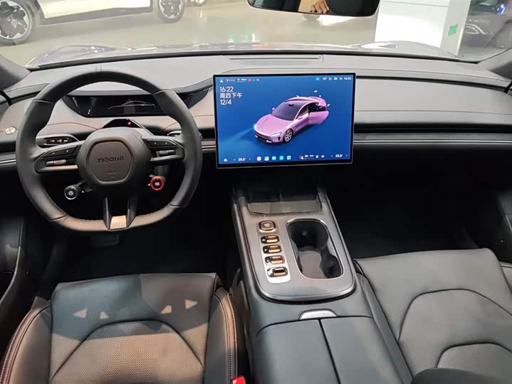 Фото 12 - Xiaomi SU7