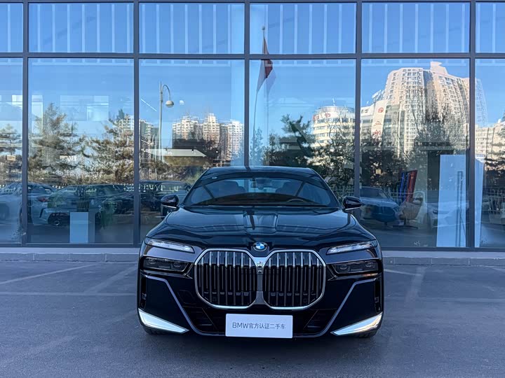 Фото 2 - BMW 7 Series