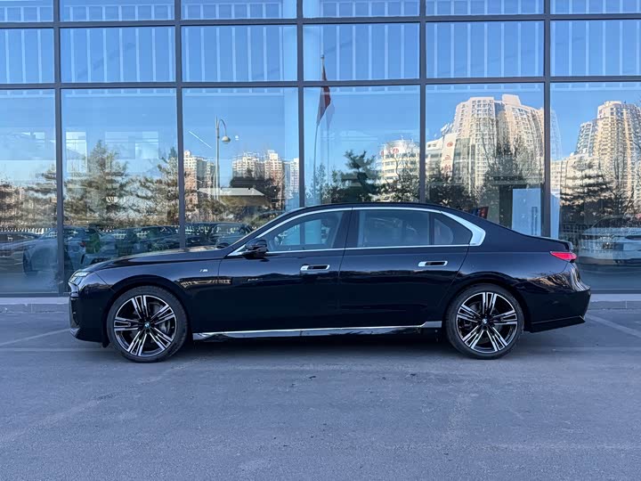 Фото 3 - BMW 7 Series