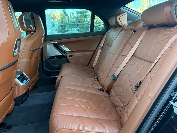 Фото 6 - BMW 7 Series