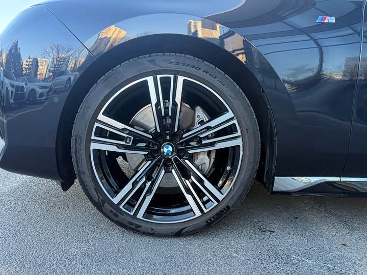 Фото 9 - BMW 7 Series