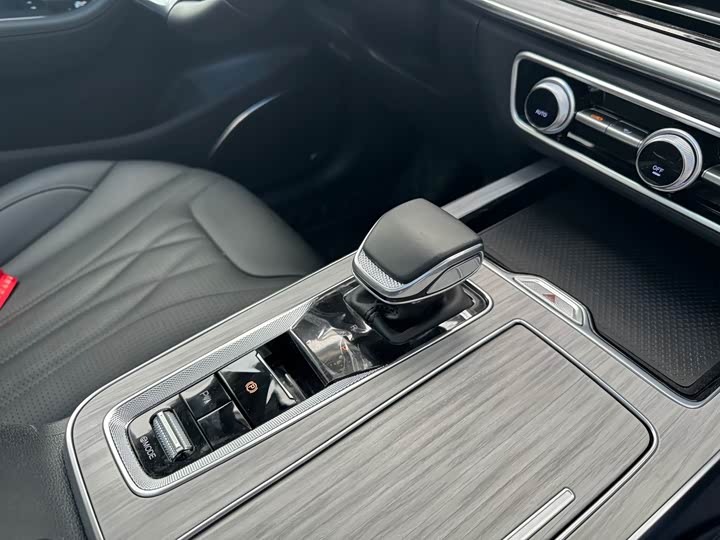 Фото 11 - Hongqi HS5