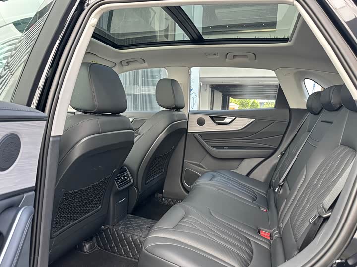 Фото 6 - Hongqi HS5