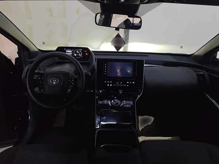 Фото 10 - Toyota bZ4X