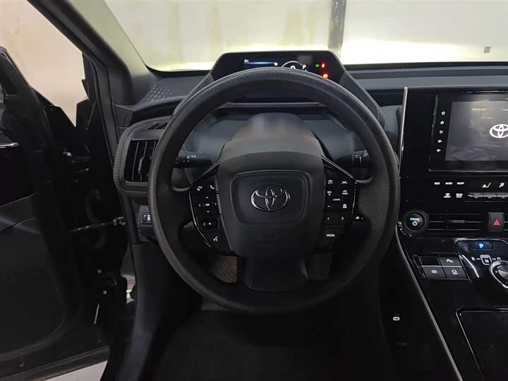 Фото 11 - Toyota bZ4X