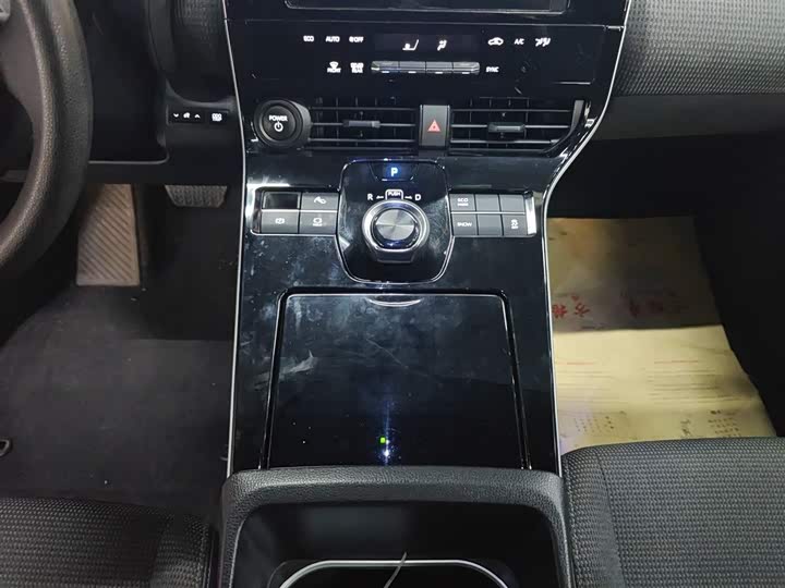 Фото 14 - Toyota bZ4X