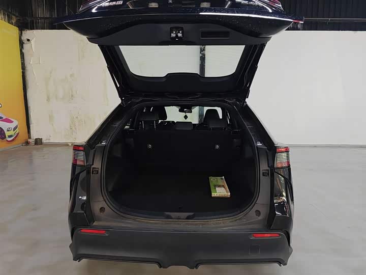 Фото 19 - Toyota bZ4X