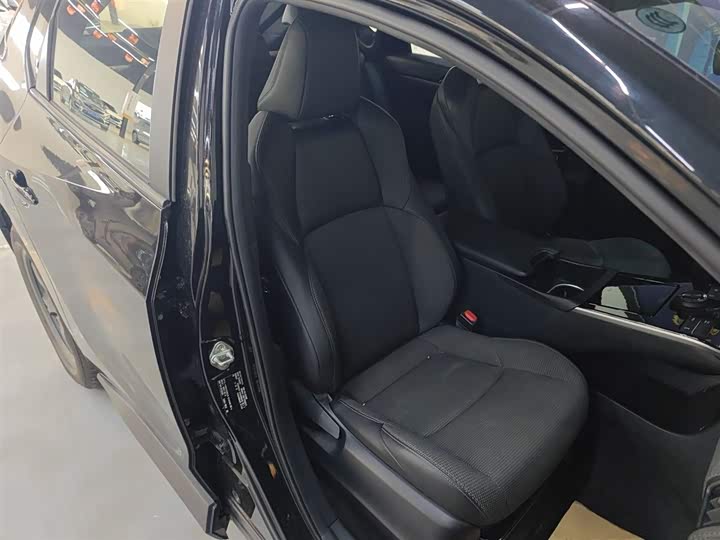 Фото 25 - Toyota bZ4X