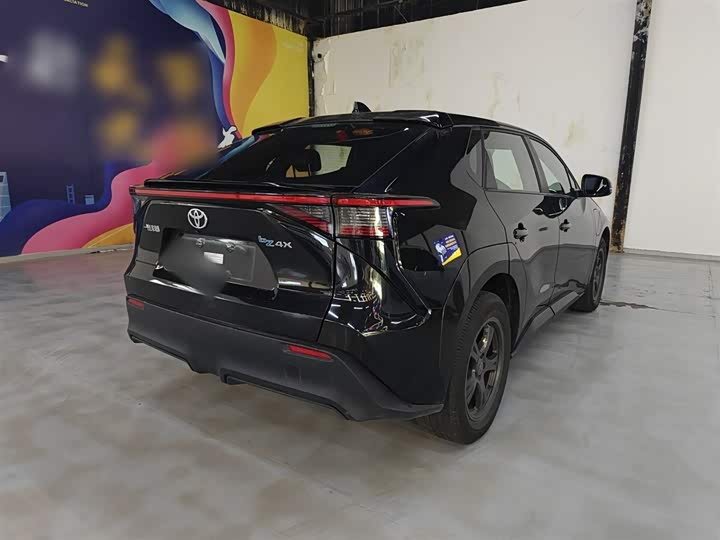 Фото 7 - Toyota bZ4X