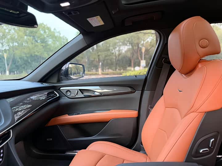 Фото 10 - Cadillac CT6