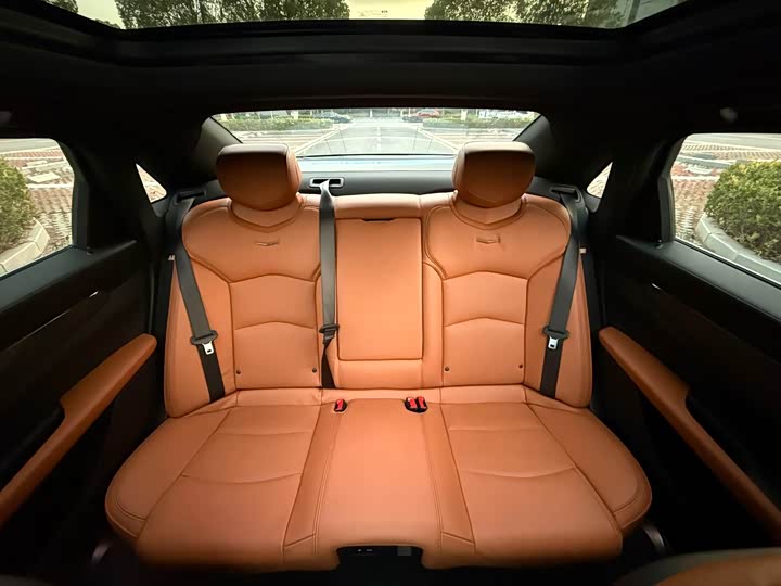 Фото 18 - Cadillac CT6