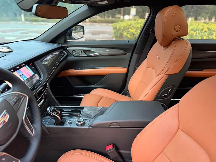 Фото 8 - Cadillac CT6