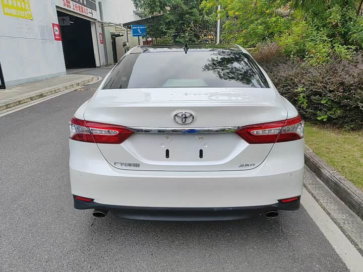 Фото 3 - Toyota Camry