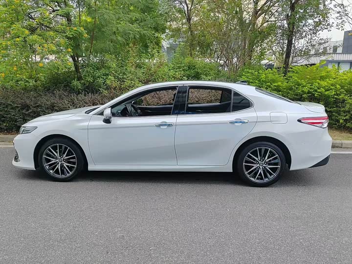 Фото 5 - Toyota Camry