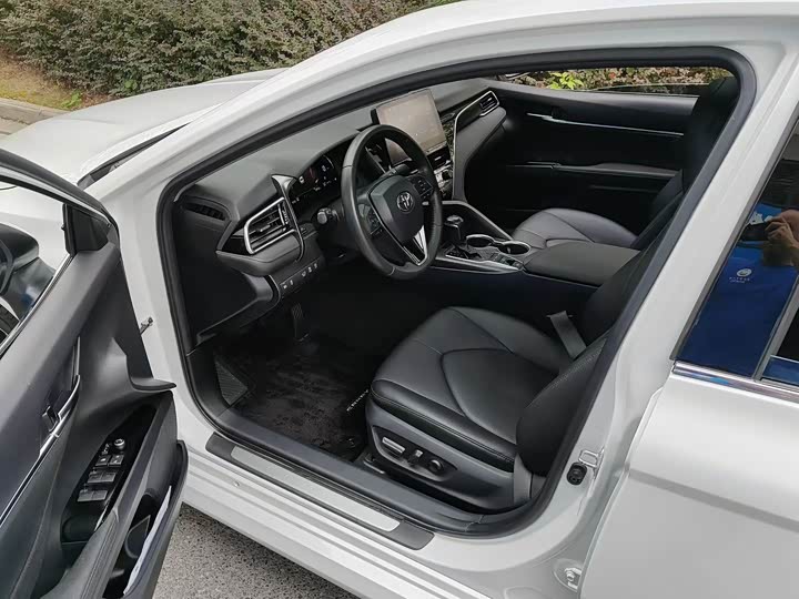 Фото 6 - Toyota Camry