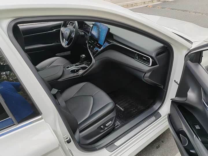 Фото 7 - Toyota Camry