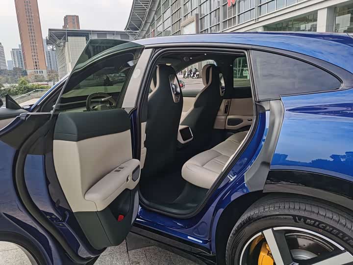 Фото 10 - Xiaomi YU7