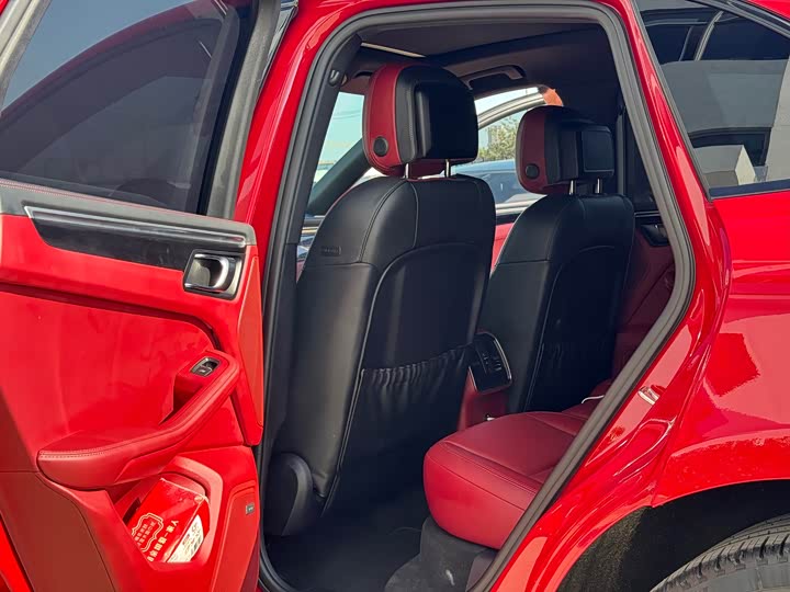 Фото 10 - Porsche Macan