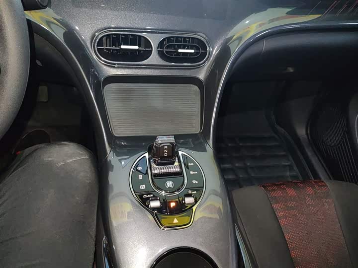 Фото 14 - BYD E2