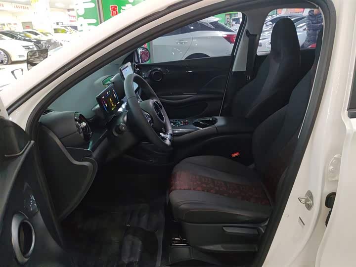 Фото 15 - BYD E2