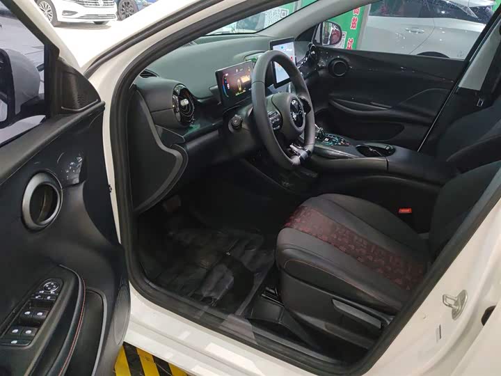 Фото 16 - BYD E2