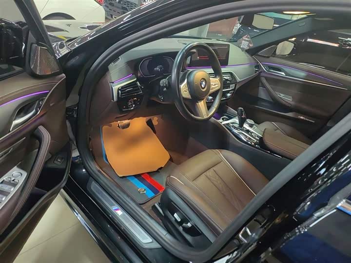 Фото 16 - BMW 5 Series