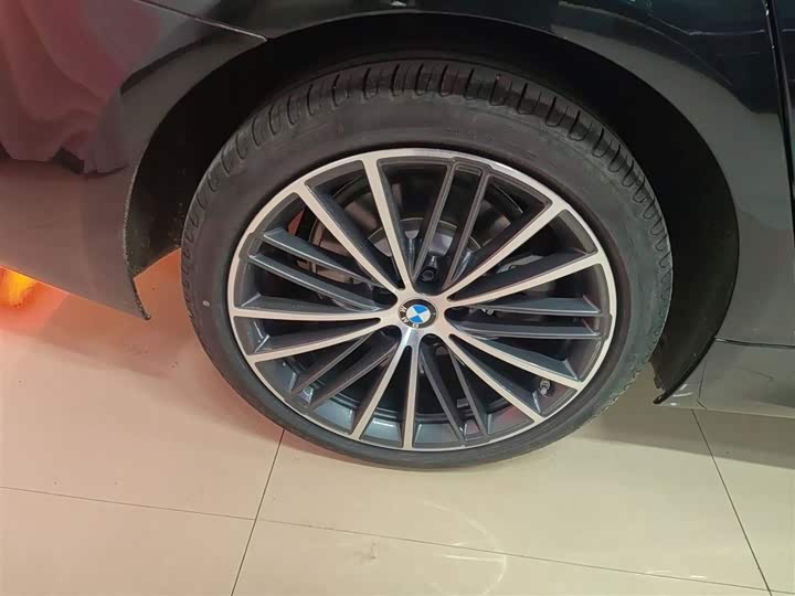 Фото 25 - BMW 5 Series