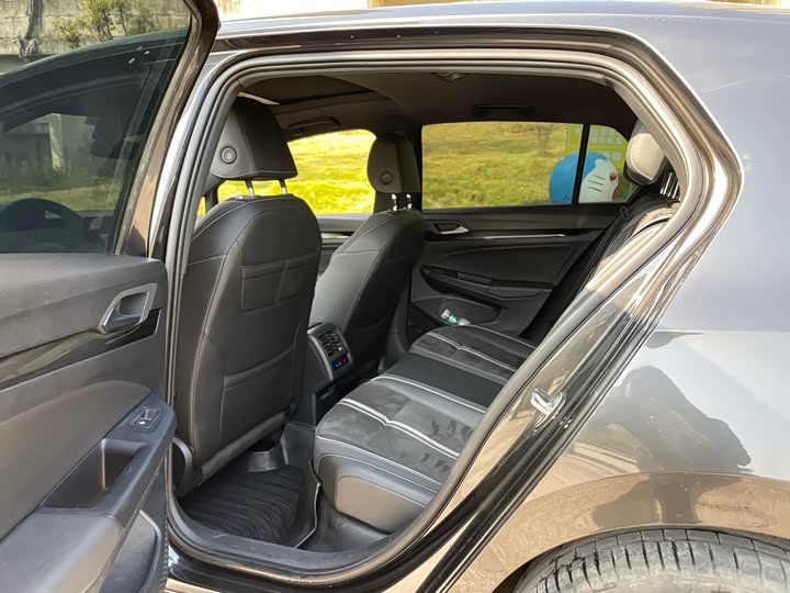 Фото 5 - Volkswagen Golf