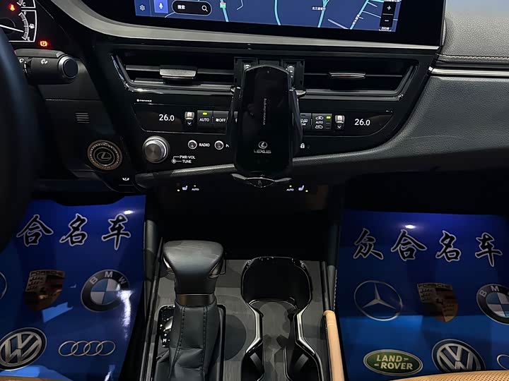 Фото 12 - Lexus ES