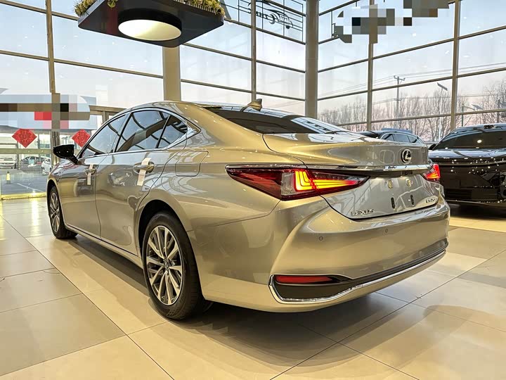 Фото 5 - Lexus ES