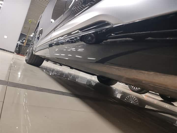 Фото 22 - Denza D9