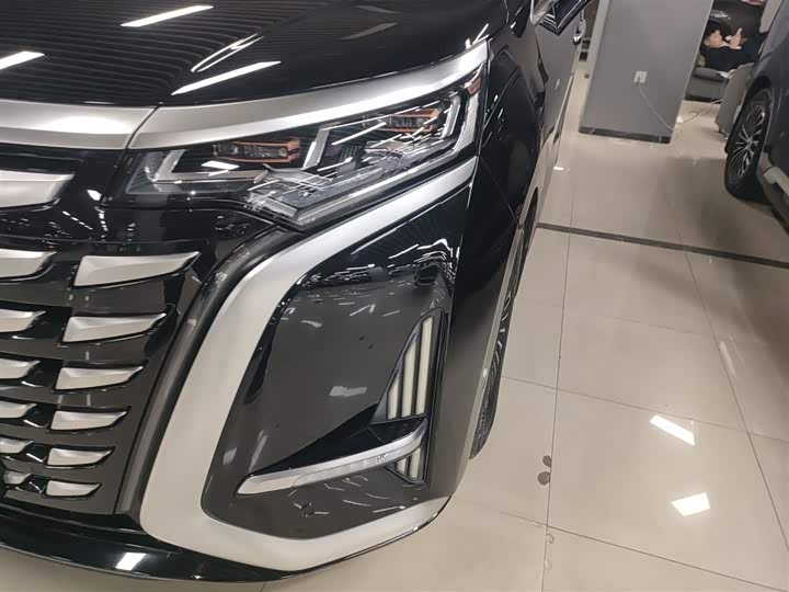 Фото 24 - Denza D9