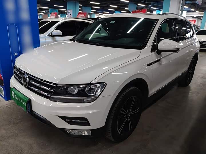 Фото 1 - Volkswagen Tiguan L Pro