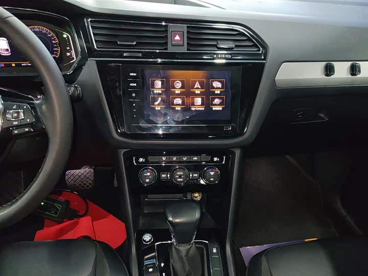 Фото 13 - Volkswagen Tiguan L Pro