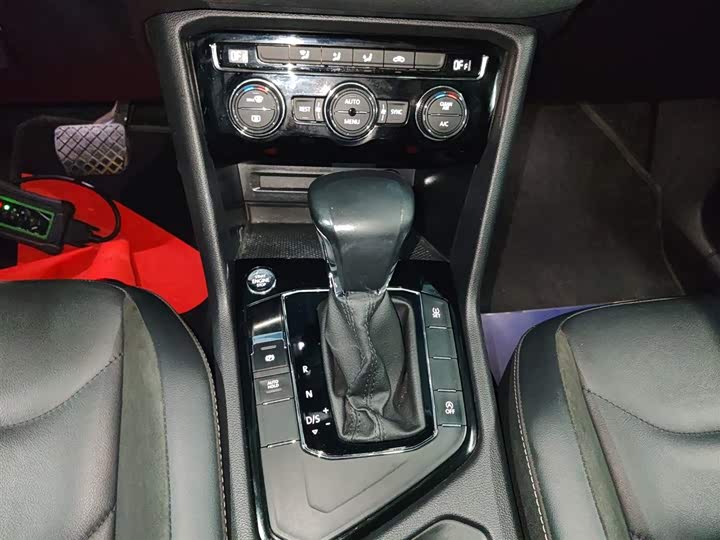 Фото 14 - Volkswagen Tiguan L Pro