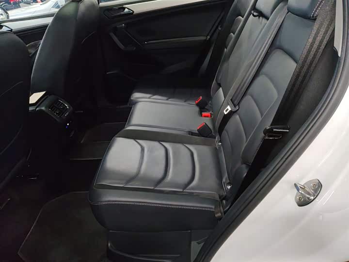 Фото 17 - Volkswagen Tiguan L Pro