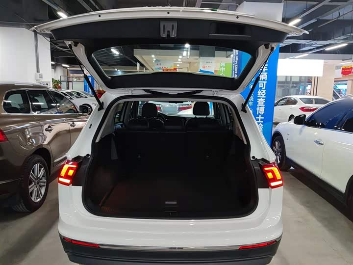 Фото 19 - Volkswagen Tiguan L Pro