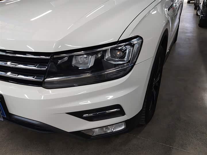 Фото 24 - Volkswagen Tiguan L Pro