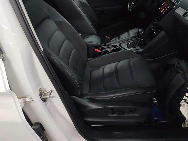 Фото 25 - Volkswagen Tiguan L Pro