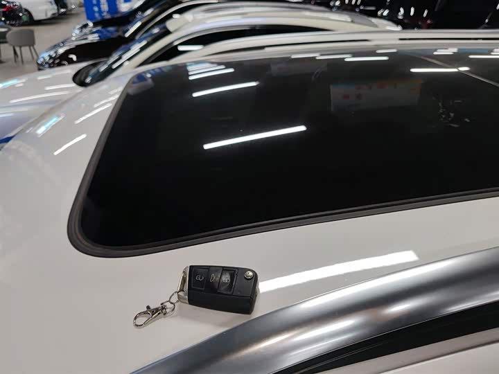 Фото 27 - Volkswagen Tiguan L Pro